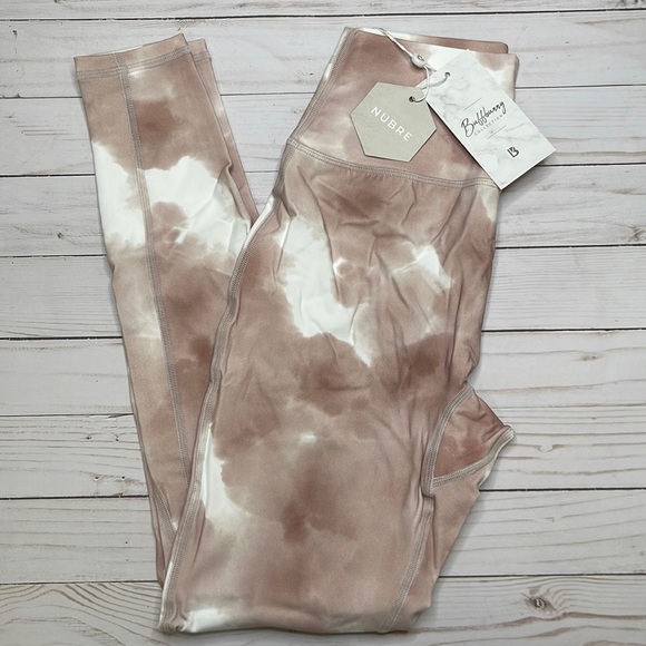 BuffBunny Legacy Leggings - Beige Swirl Print - Picture 1 of 12